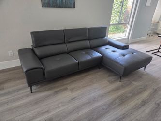 New luxury leather sectional couch