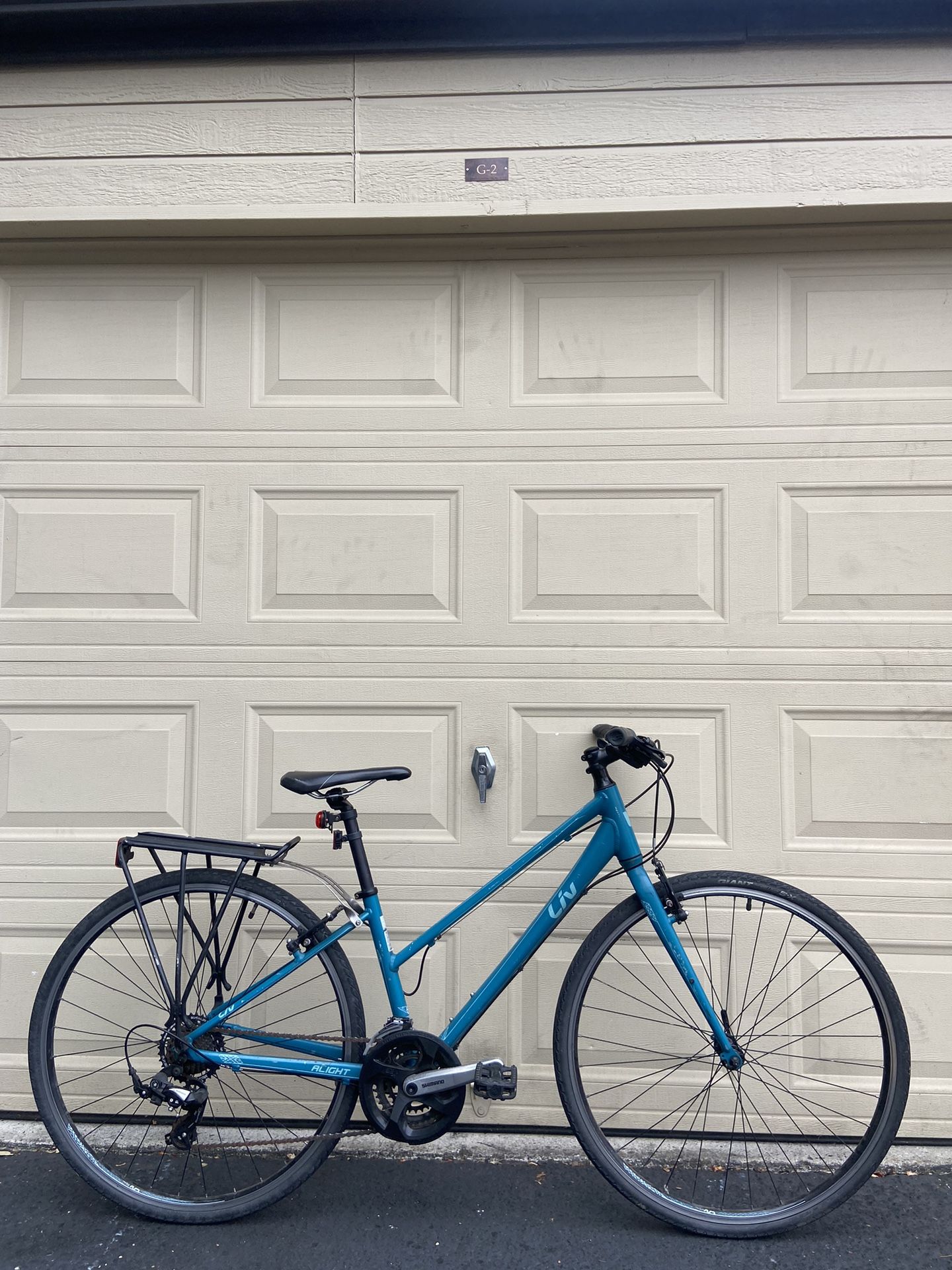 Liv Alight 3 – Women’s Hybrid Bike – XS Frame – 700c Wheels – Shimano 21-Speed Bicycle