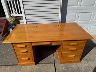Double-pedestal / kneehole executive desk
