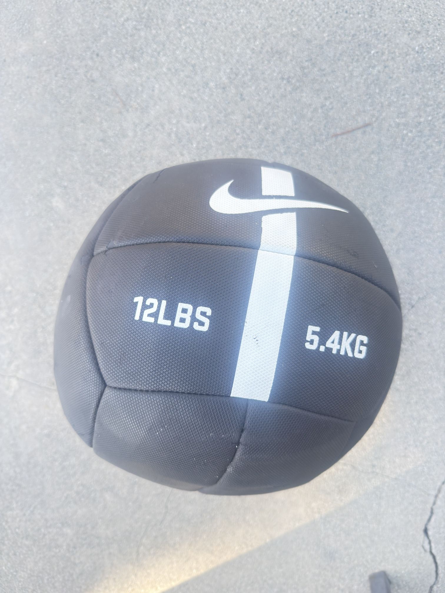 Nike 12lb Medicine Ball