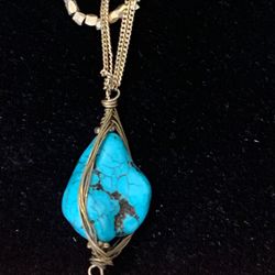 Beautiful Turquoise And Gold Tone Multi Color Triple Dangle Necklace 