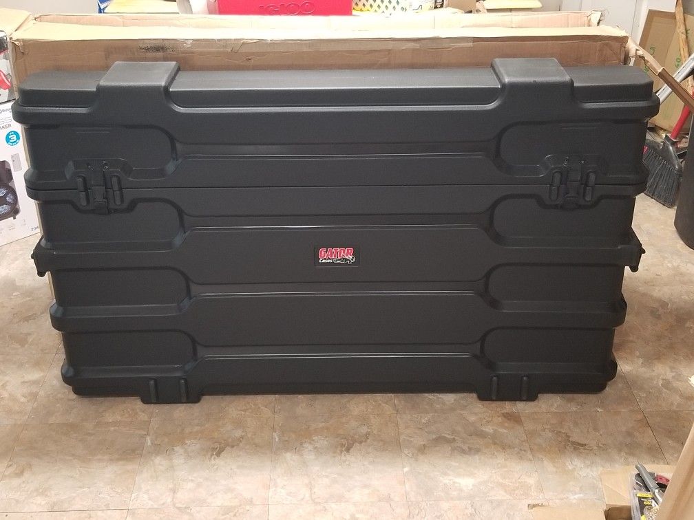 Gator Cases Molded LCD/LED TV and Monitor Transport Case; Fits 49" - 55" Screens (GLED4955ROTO), black