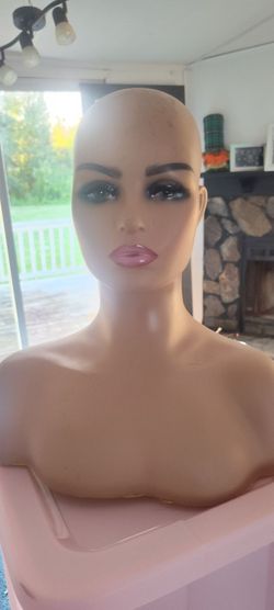 Mannequin head