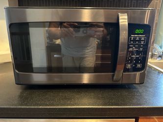 Like new Hamilton Beach Microwave