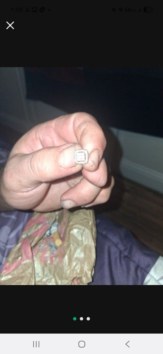 14k 1.5 White Single Diamond Earing