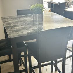 Mesa De comedor / Palma 