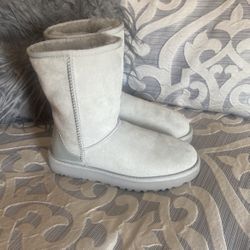 grey ugg’s size 5
