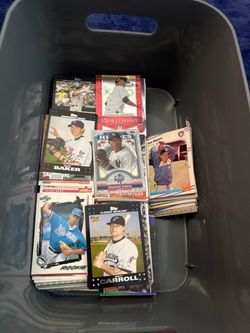 Mixed MLB Baseball Card Lot