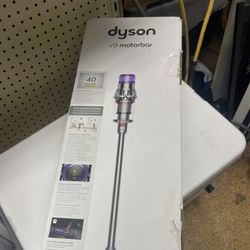 Dyson V9 Motorbar cordless vacuum cleaner. 