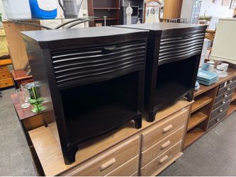 Set of 2 Nightstands