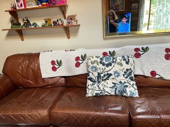 Thomasville 2- love seats