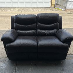 2 Person Electric, Fully Reclinable LEATHER Couch, No Tears Or Rips. Barely Used. $50!!