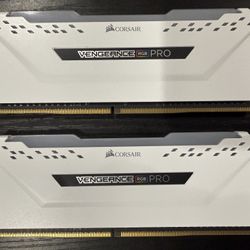 Corsair DDR4 2×8GB RAM with RGB