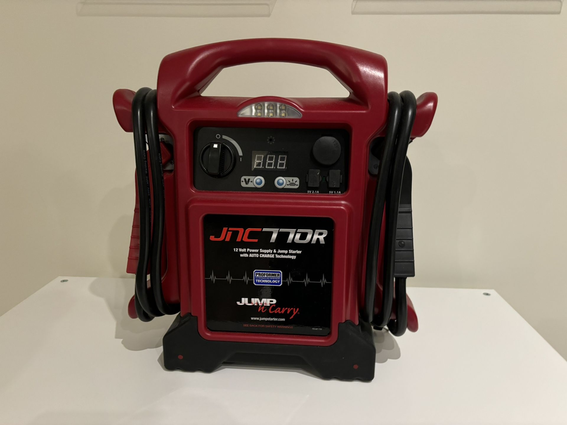 Clore Automotive Jump-N-Carry JNC770R 1700 Peak Amp 12 Volt Jump Starter