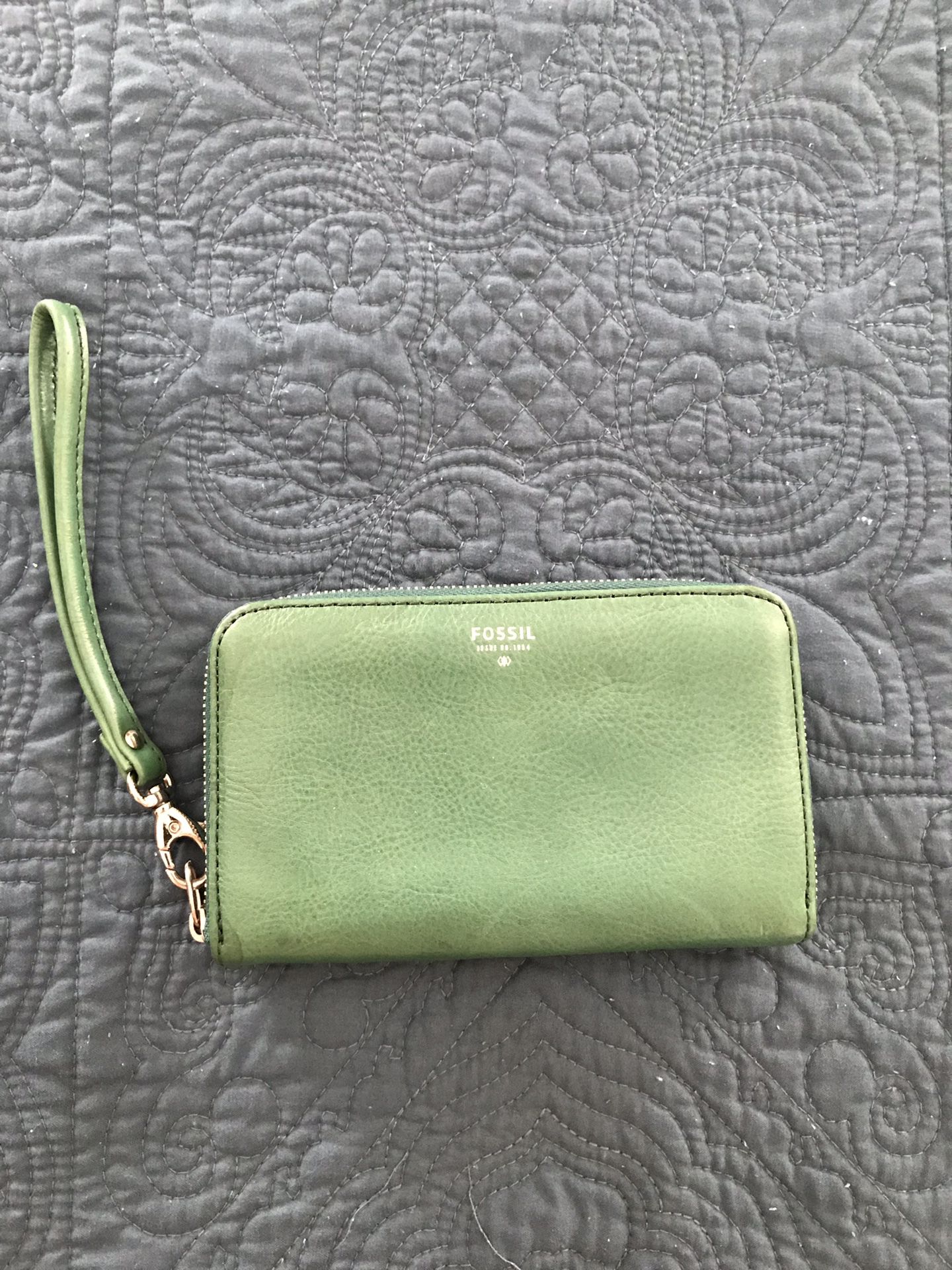 Brand new green leather Fossil wristlet