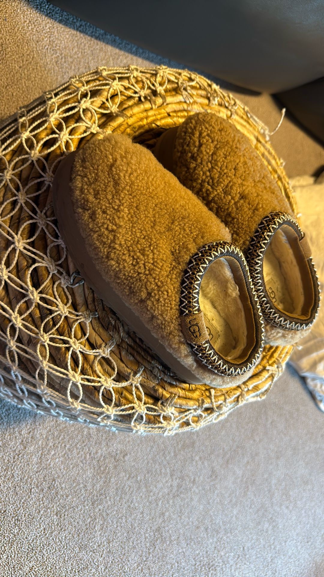 UGG