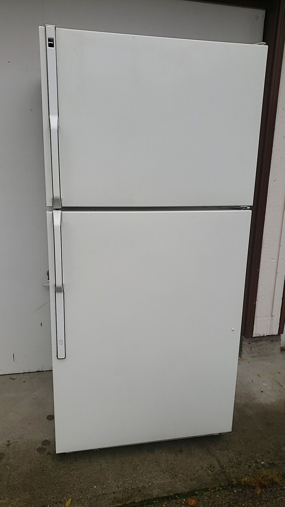 Free working refrigerator