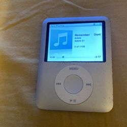 iPod 4GB It Work It Has Music1126 Song