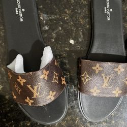 LV Size 10 Women’s Slides