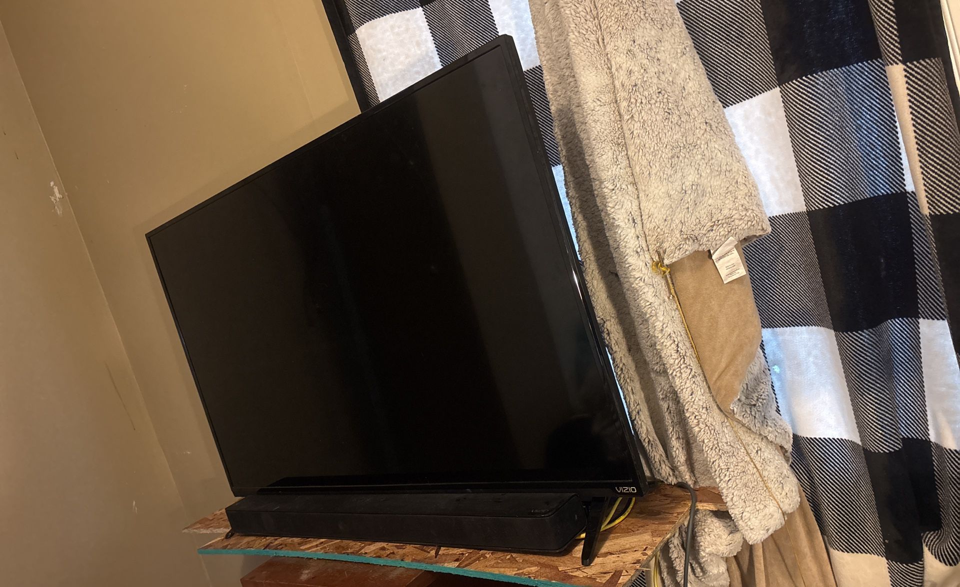 40 Inch Vizio Tv And sound bar With sub Full System 60hz Nice quality tv