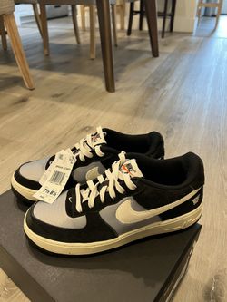 NIKE Sneaker