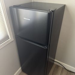 Hisense mini fridge 