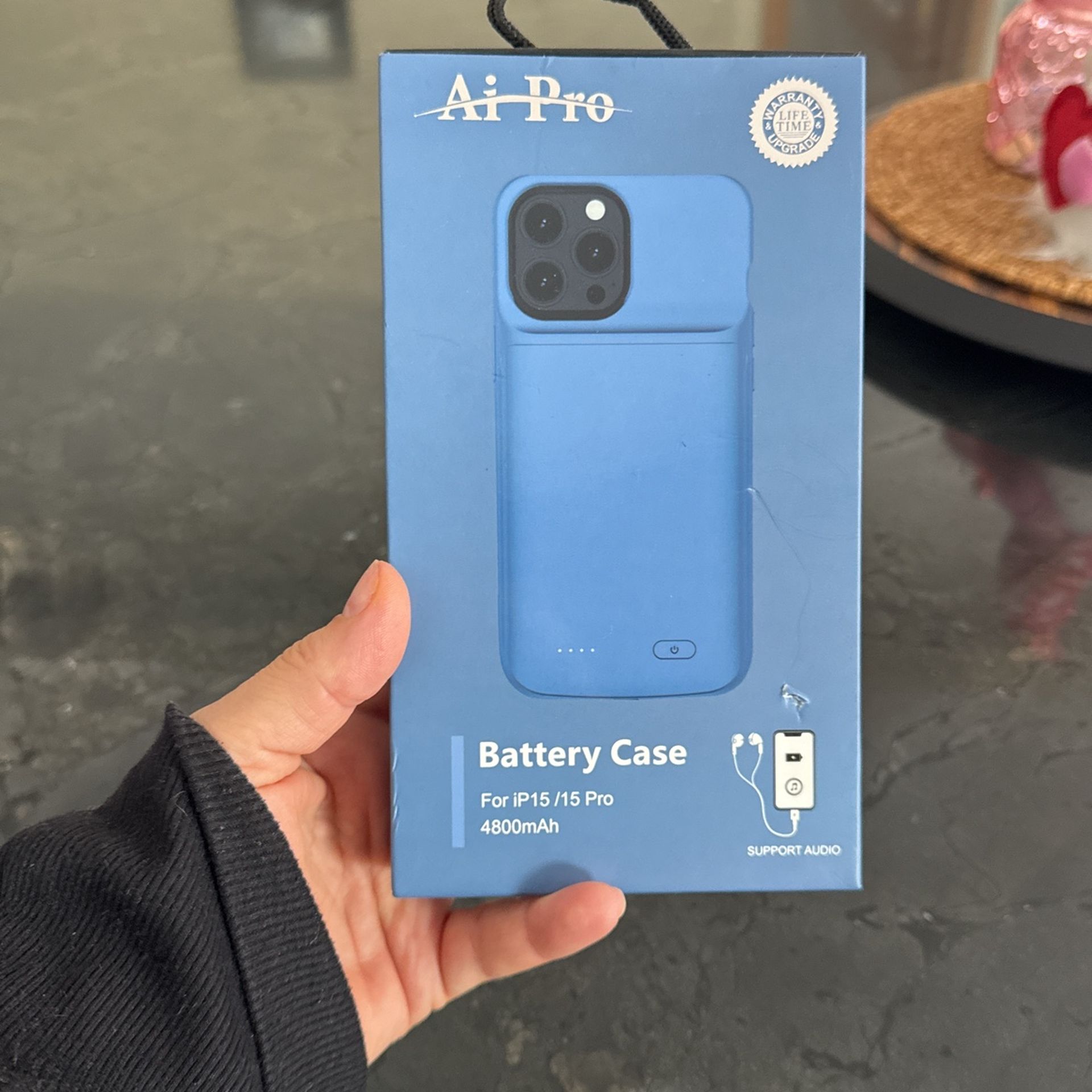 iPhone 15 And 15 Pro. Case With Built In Charger