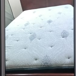 Beauty rest  SILVER  Mattress  14 In For Sale