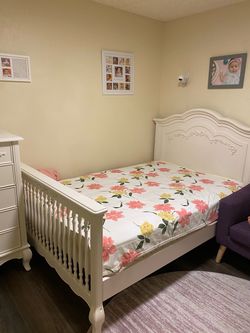 Bed + closet