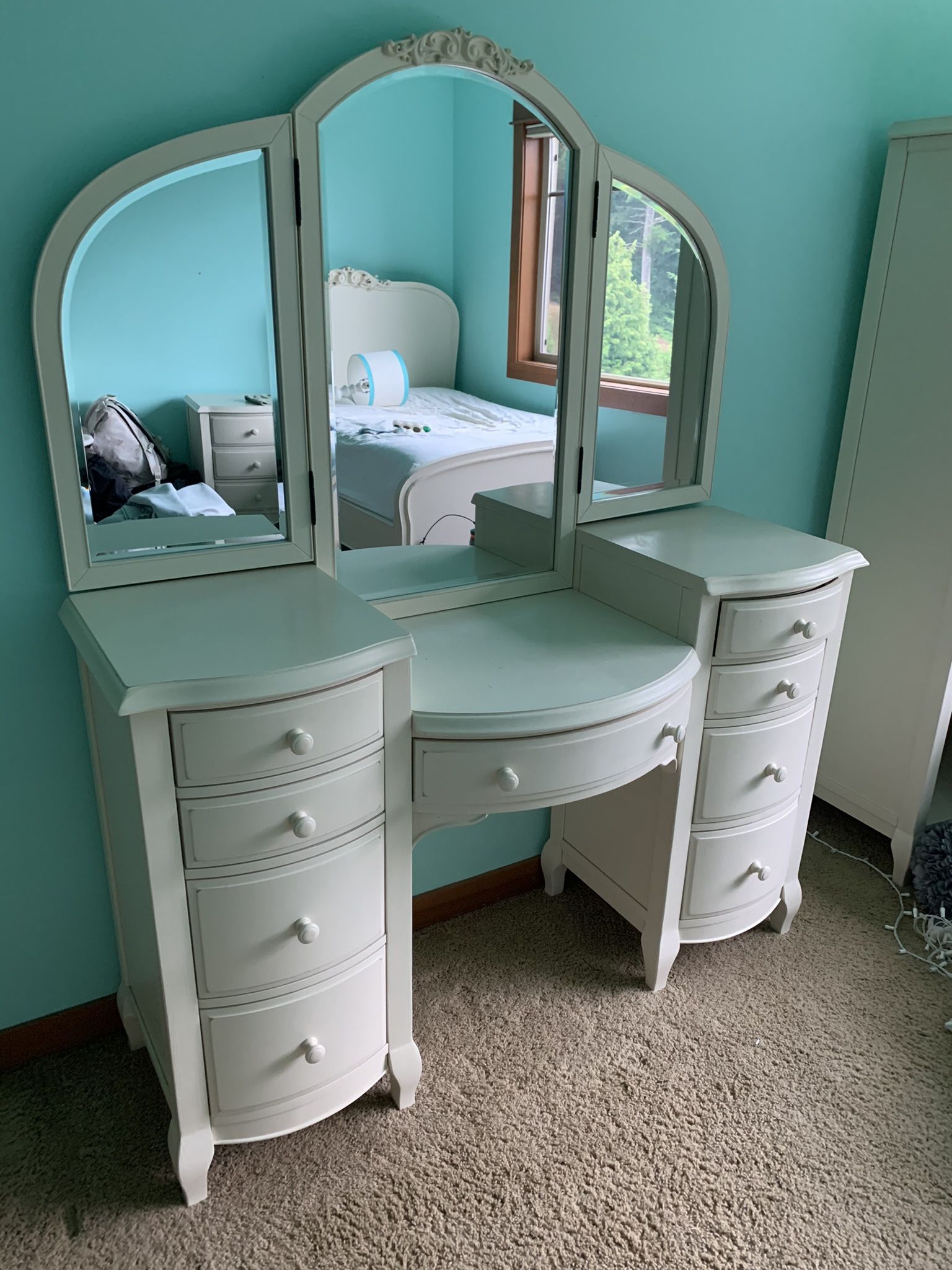 Pottery Barn Teen Lilac Vanity