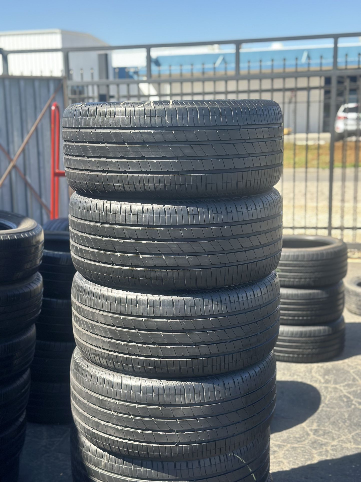 SET OF TIRE 255 40 20 GOODYEAR 85% LIFE