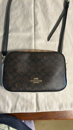 Coach woman’s Jes crossbody purse (tan)