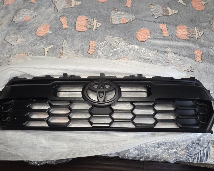 Toyota Tacoma Grille w/ Raptor Lights
