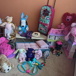 Toys. Lot Of Toys. Beanie Babies. Doll Bed. Chair. Rolling Case. Doctor Set. Snoopy 