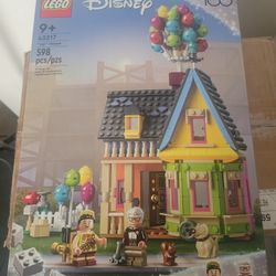 LEGO: Disney's "Up" House-598 pieces set (43217) 