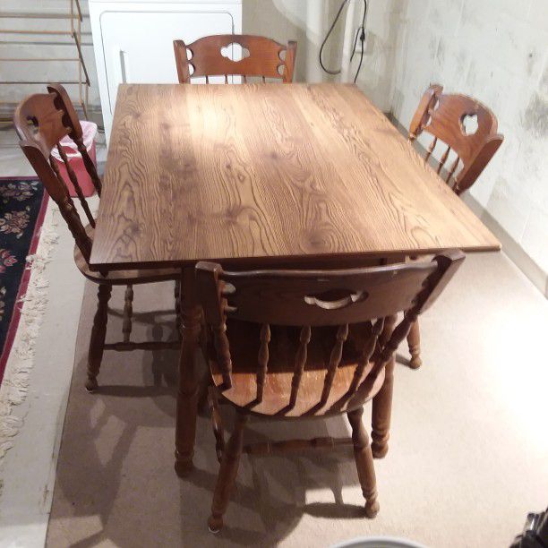 Wooden Table w/Formica Top and 4 Chairs 


