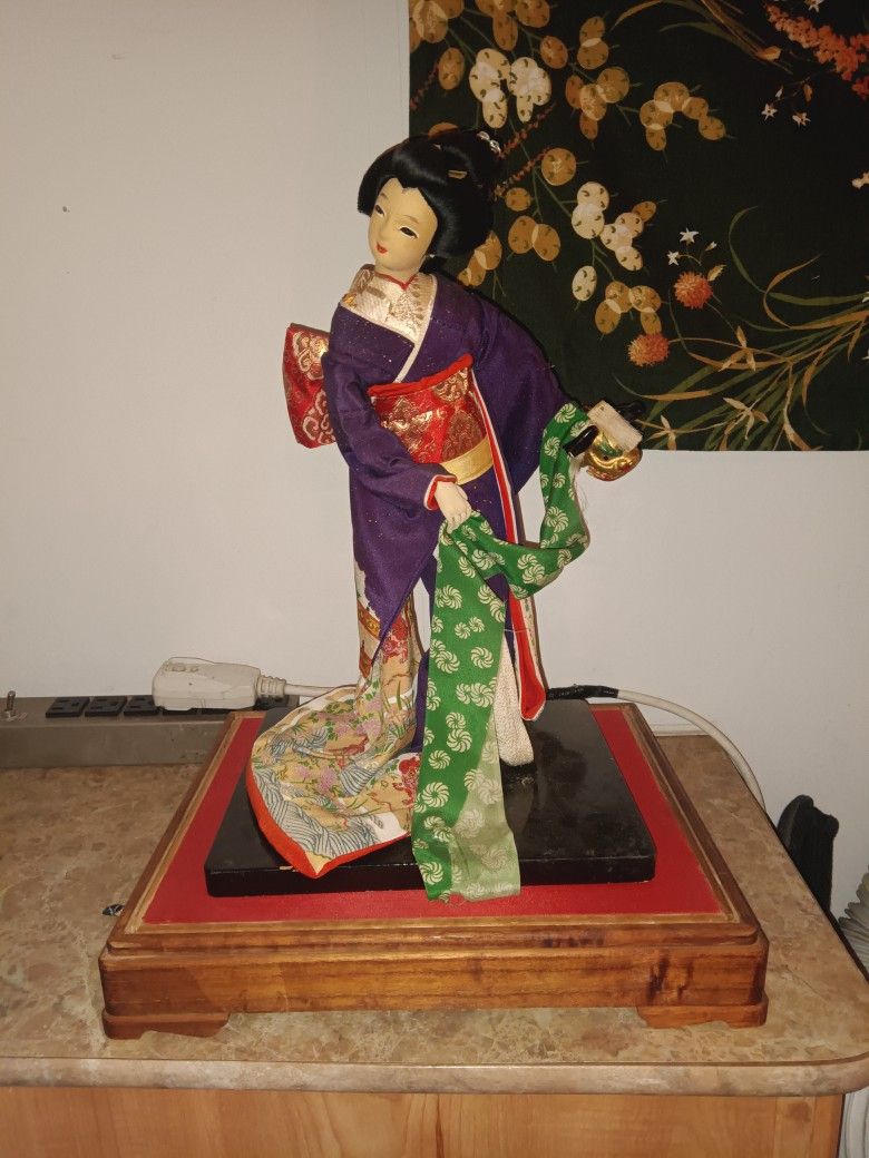 Japanese Antique Collectibles (Geisha Doll & Kerosene Lanterns)