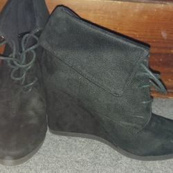 Black Boot Wedge
