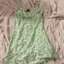 Green and white floral mini slip dress - great for a night out #partydress