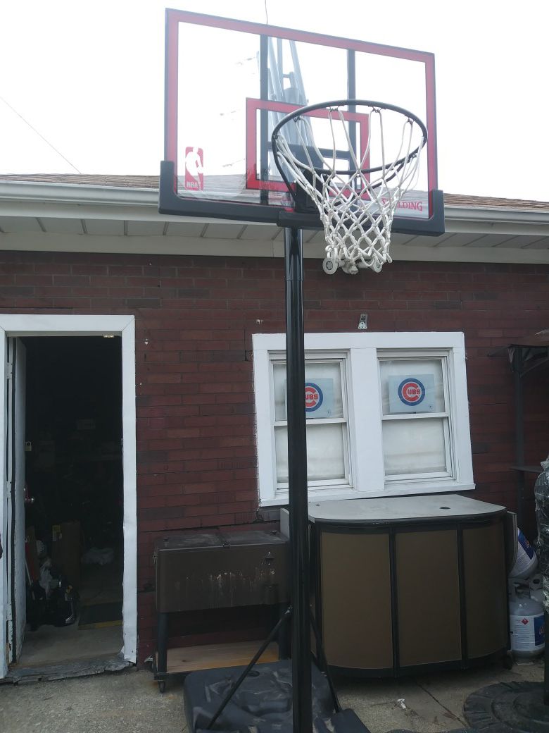 Spalding Basketball Hoop 52" like new