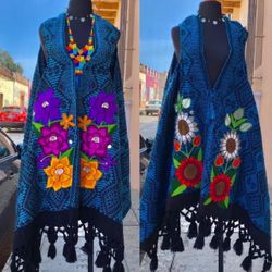 Beautiful Embroidered Ponchos - Hermosas Capas Bordadas 