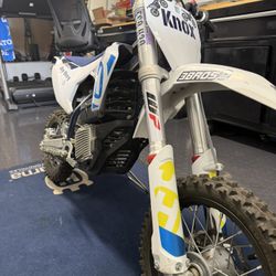 2022 Husqvarana EE5