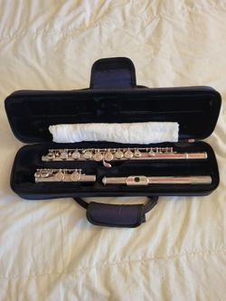 Very Nice Yamaha YFL221 Flute