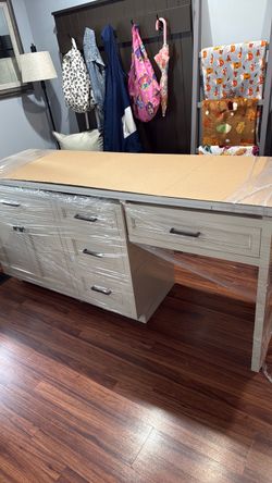 Dresser vanity