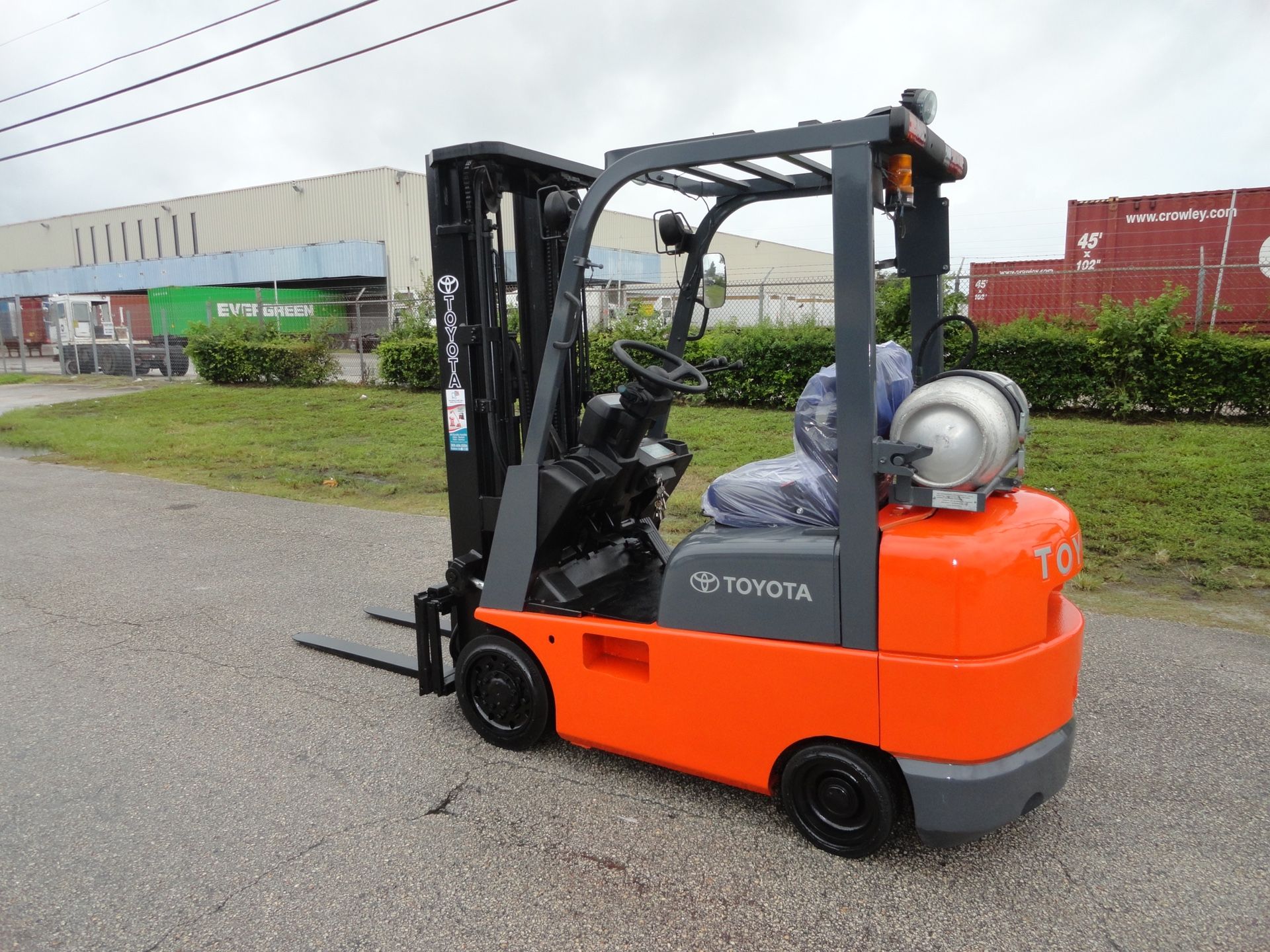 Toyota forklift 2007 4,000lbs capacity three stage side shifter