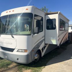 2005 Hurricane 30ft RV