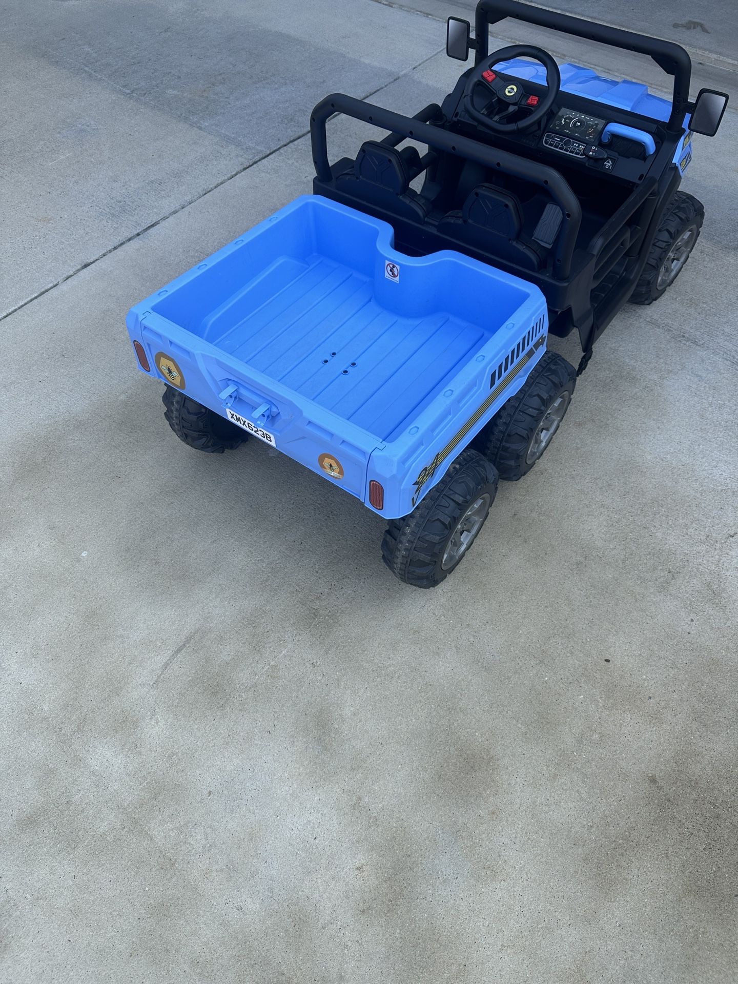 Electric six wheeler with dump truck