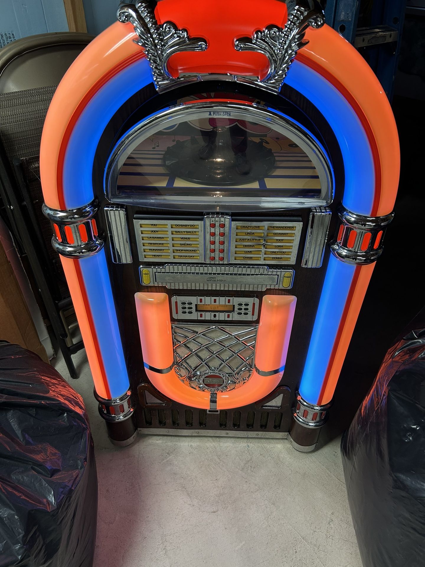 Juke Box Floor Style On Wheels 