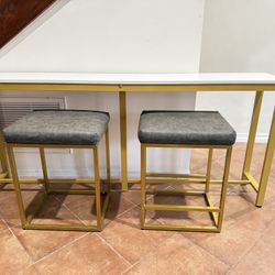 Console Couch Breakfast table and 2 stools 