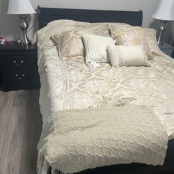 Queen Bedroom Set Very Clean Without Matress 